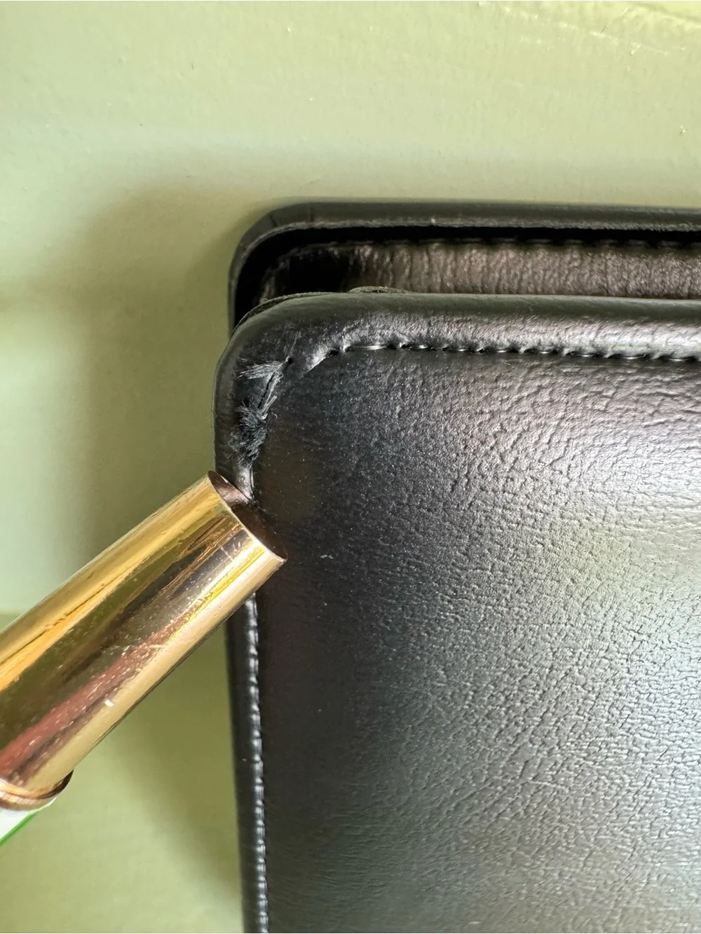 Vintage Aristocrat Fifth avenue genuine leather black wallet with gold hardware